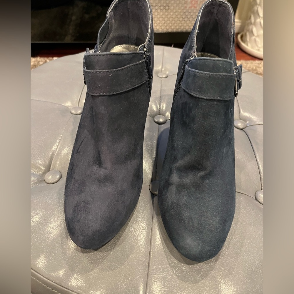 3/$25 Alfani Sz 10M Navy Blue Suede Zippered Ankle Boot